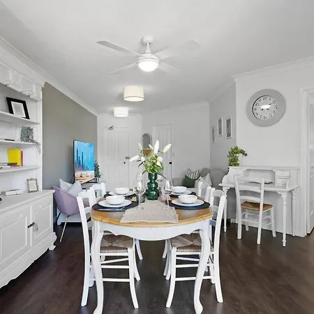 Coastal 1-Bed Apartment With Pool & Tennis Court Gold Coast Exterior photo